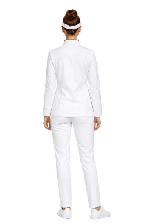 kucharski uniform zapinany na zatrzaski w kolorze białym z granatową lamówką i długim rękawem.png