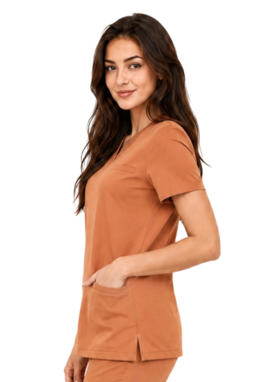 Damska bluza medyczna BASIC PREMIUM w kolorze carmelowym_bok.png