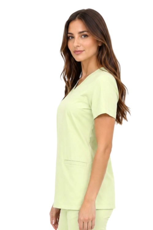 Damska bluza medyczna BASIC PREMIUM w kolorze pistacjowym_bok.png